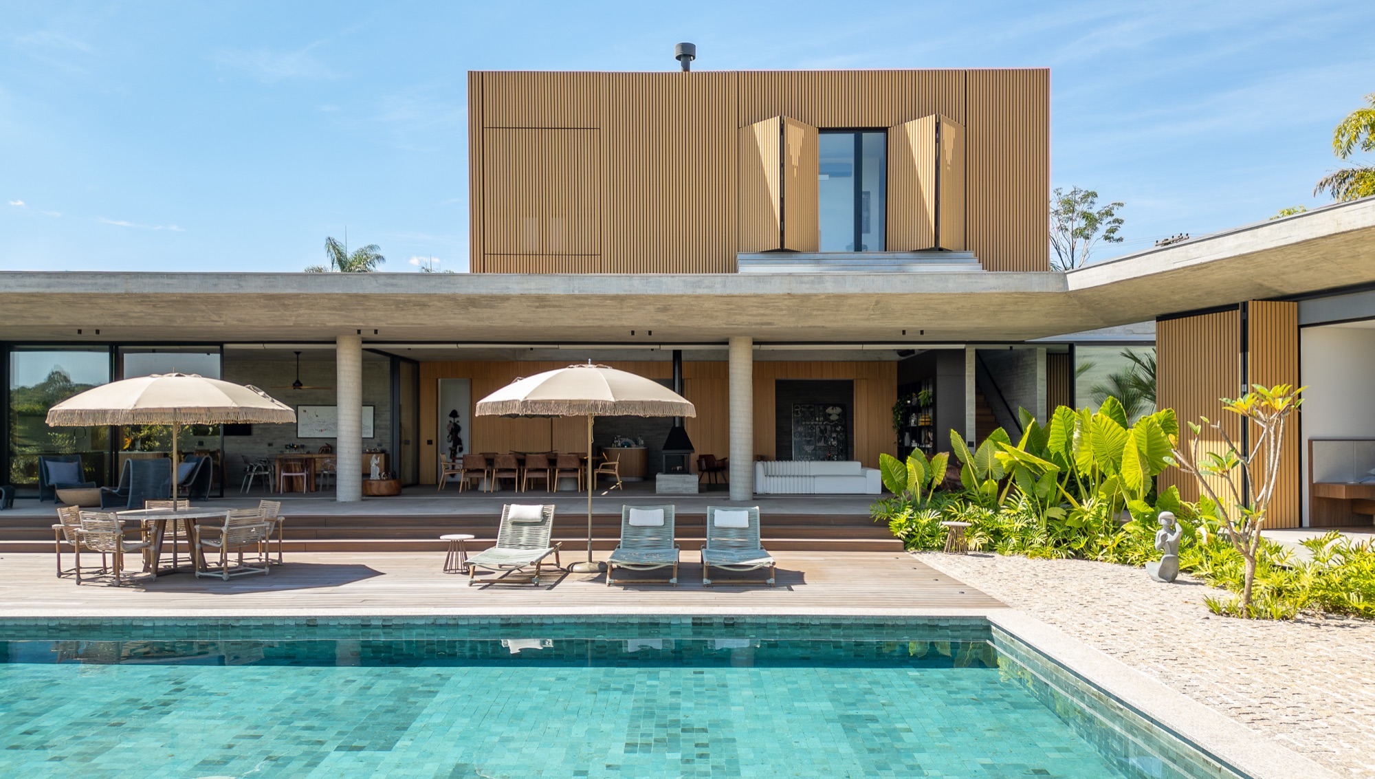 fachada casa piscina area gourmet — projeto residencial, Solo Revestimentos