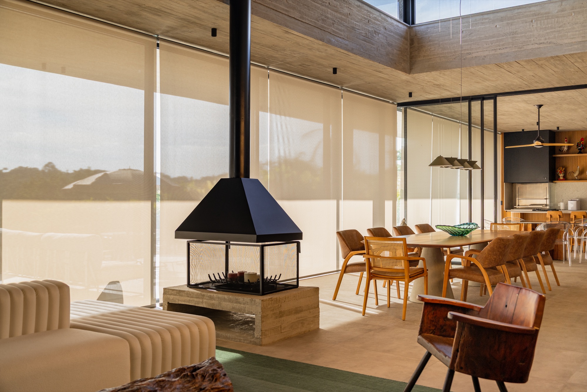 sala estar lareira suspensa — projeto residencial, Solo Revestimentos